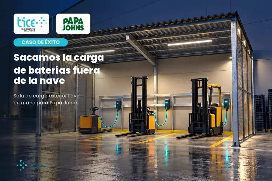 Sala de carga de baterías exterior para Papa John's, con tres equipos eléctricos conectados a cargadores.
